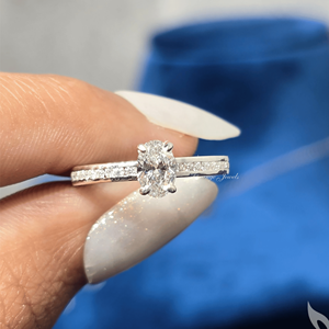 แหวนเพชรทรงรี 0.50 กะรัต เพาะเลี้ยงในห้องปฏิบัติการ รับรองโดย IGI ฝังแบบช่องและแบบพาเว่ วงแหวนทองคำขาว 10K - Product Image 4