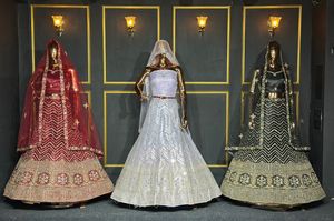 Filet choli avec miroir complet et détails de shisha, jumelé à des pierres Jarkan de plusieurs styles et couleurs - Product Image 2