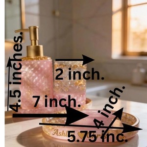 Juego de Baño Portátil Moderno de Tres Piezas de Resina Acrílica Azul Cielo de Lujo de ILAHI, Diseño Floral, Accesorios para el Hogar, Uttar Pradesh - Product Image 1