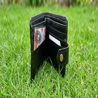 Dompet Kulit Asli Pria Dengan Struktur Lipat Praktis, Tempat Kartu, Jendela ID, Bagian Uang Tunai, dan Nyaman Digunakan Sehari-hari