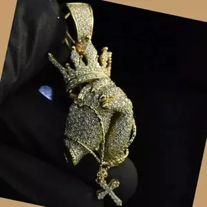 Collier Hip Hop pour femme en argent sterling 925 plaqué or, avec pendentif Tishya en forme de couronne, cœur et croix, serti de diamants et de moissanite, lourd et glacé - Product Image 3
