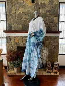 Robe caftan en rayonne turquoise tie-dye à col en V, art portatif, taille unique, style bohème - Product Image 2