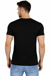 Camiseta clásica premium negra con cuello en V que realza el escote sin perder el encanto atemporal - Product Image 3