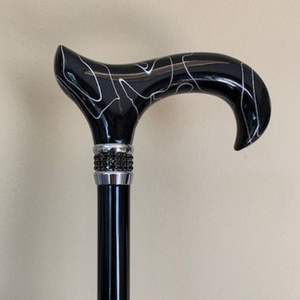 Bâton de marche en résine et bois durable avec manche en résine confortable et tige en bois - Product Image 1