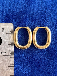 Pendientes de Aro Ovalados Semigruesos de Oro de 14K, Aros Minimalistas Gruesos y Alargados, Pendientes Geométricos Medianos en Forma de U, Aros para Uso Diario - Product Image 6