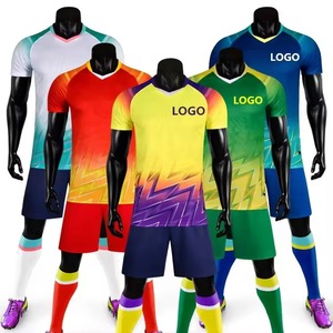 Conjunto de Camiseta de Fútbol Sublimada Personalizada, Cuello en V, Manga Corta, Poliéster que Absorbe la Humedad, Ropa Deportiva para Hombre Adulto, Diseño de Color Degradado - Product Image 1