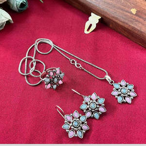 ชุดเครื่องประดับแฟชั่นสีชมพูและสีฟ้าเคลือบออกซิไดซ์จาก Jewelemarket - Product Image 1