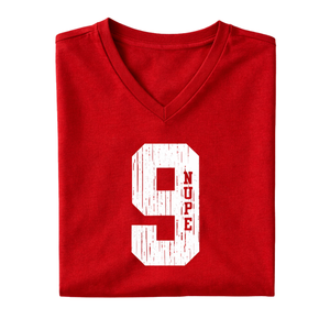 T-shirt col en V Kappa Alpha Psi numéro 9 rouge, vêtement de fraternité grecque avec motif audacieux, confort premium et coupe élégante - Product Image 6