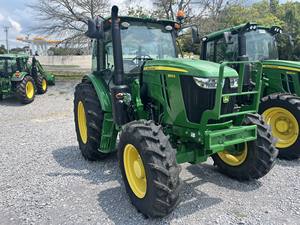 Tractor Agrícola John Deere 6105E 4WD de 105HP con Cabina Climatizada, Sistema Hidráulico Avanzado y Chasis Resistente para Tareas Agrícolas Pesadas - Product Image 4
