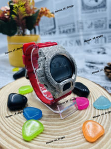 Montre de luxe en argent 925 sertie de moissanite, avec lunette pavée et bracelet rouge, un bijou affirmé - Product Image 4