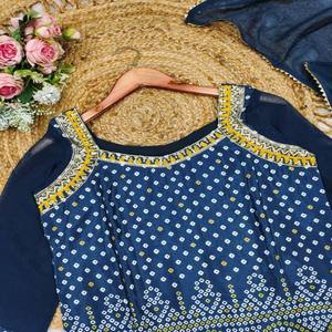 VASTRA COTTAGE Elegante Conjunto Kurti Palazzo Dupatta de Chinon con Bordado de Hilo, Traje Ligero de Diseño Étnico para Mujer - Product Image 2