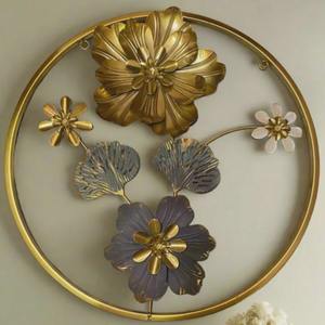 Arte Metálico Floral en Capas para Montar en la Pared, con Detalles en Dorado y Gris, Perfecto para Colgar en la Pared del Oficina o Espacio de Trabajo para Mejorar el Interior - Product Image 5