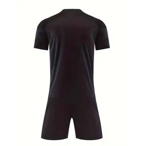Tenue de football personnalisée conçue pour les équipes professionnelles, en textile de qualité supérieure offrant un ajustement optimal, un confort léger et un confort supérieur. - Product Image 3