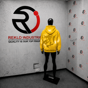 Sudadera con capucha oversize de felpa francesa para hombre, con pedrería, estampado de puntos y efecto tie-dye, estilo casual y moderno, color amarillo, corte regular. - Product Image 4