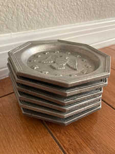 Juego de 4 posavasos redondos de metal en negro elegante con acabado de tamaño personalizado perfecto para servir té y café con estilo - Product Image 2