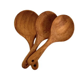 Cuchara de madera de pino rojo de Vietnam con mango en forma de flor y tallado sencillo para uso en cocina, cocción y servir. - Product Image 2