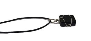 Collar al por mayor de turmalina negra natural hecha a mano con colgante de cristal rectangular envuelto en alambre y cordón negro espiritual - Product Image 5