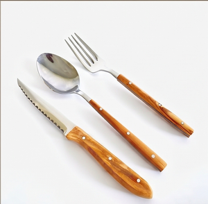 Ensemble de couverts en acier inoxydable avec manche en bois, couteau, cuillère, fourchette, design minimaliste, compatible lave-vaisselle, pour usage en restauration - Product Image 1