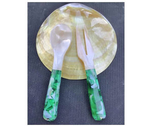 Cuchara artesanal de concha marina para el servicio de caviar refinado en restaurantes y hoteles de lujo. - Product Image 6