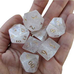 Dés en pierre de haute qualité, quartz cristallin, pierres précieuses naturelles pour la guérison par le reiki, dés gravés sur mesure, ensemble de dés en cristal viking. - Product Image 3