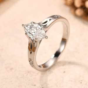 Anillo de banda grabado estilo vintage con moissanita de corte marquesa de 1 quilate, de plata 925, para unisex, regalo para parejas, para fiesta - Product Image 2