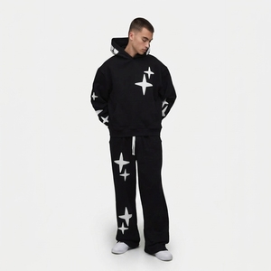 Survêtement noir premium à capuche, coupe ample, couleur unie, en coton, pour l'automne, avec poches latérales et logo sur la manche droite - Product Image 1