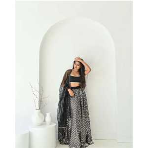 Belles robes de soirée Séquence & Zari Work Lehenga Choli pour les fêtes - Product Image 5