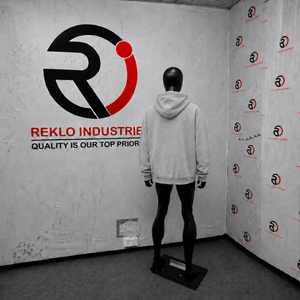 Sudadera con capucha gris oversize personalizada para hombre, estilo urbano, con estampado gráfico blanco, hombros caídos, cremallera completa, ropa casual. - Product Image 4