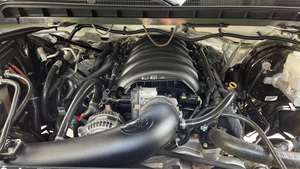 ENVÍO INMEDIATO Camioneta Chevrolet Silverado 1500 2017, Tracción en las Cuatro Ruedas, Motor 5.3L Ecotec3 V8, Automática, Doble Cabina - Product Image 3