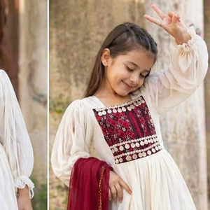 Vestido Afgano Bordado Blanco para Niños, Manga Larga, Traje Tradicional Afgano, Pantalones Color Granate con Dupatta, para Todas las Temporadas - Product Image 2