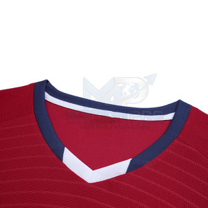 Uniforme de football personnalisé de haute qualité, respirant, respectueux de l'environnement, tissu 100% polyester, conçu pour un confort maximal amélioré - Product Image 2