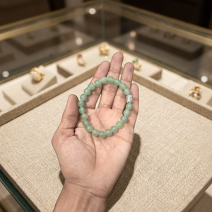 Bracelet extensible en aventurine verte naturelle de 8 mm avec breloque Bouddha, en pierres précieuses et cristaux, vente en gros - Product Image 1
