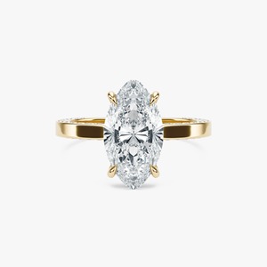 Anillo de compromiso de oro amarillo de 4.5 quilates con diamante cultivado en laboratorio, engaste de púas móviles y pavé oculto en el hombro. - Product Image 2