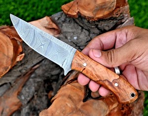 Couteau à lame fixe en acier Damas OEM, pointe tombante, lame droite, manche en bois d'olivier, pour camping, survie, chasse, conception ergonomique à lame pleine - Product Image 4