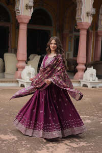 Vestido Anarkali con Bordado de Lentejuelas Chinon, Último Diseño, Vestido Bordado con Lentejuelas y Dupatta de Seda Tabby con Estampado Kalamkari - Product Image 2