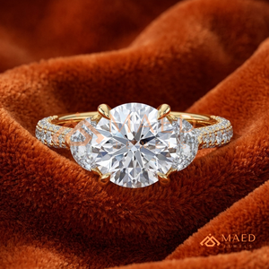 Bague de mariage de luxe en or 14 carats, forme ronde, avec diamants, pierres ovales effilées et bande pavée pour femme - Product Image 1