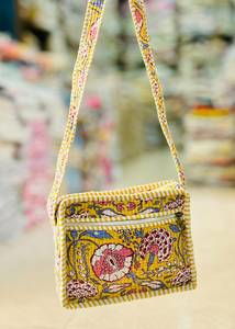 Quilted Floral Cotton Crossbody Bag Quilted Shoulder Purse Zipper Crossbody Handbag for Travel Daily Use - Product Image 3