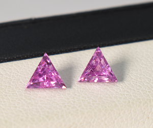 Saphir rose de laboratoire Corindon 12 mm facetté en forme de trion, qualité AAA, pierres précieuses en vrac pour la fabrication de bijoux de luxe, pierres de naissance de septembre - Product Image 3