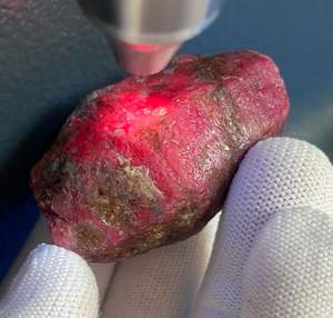 Piedra de Rubí Natural en Bruto de Kenia, Minas Femos John Saul, 464 Quilates - Product Image 4