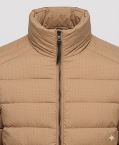 Restez au chaud avec style grâce à notre doudoune haut de gamme. Dotée d'une isolation légère, d'un tissu coupe-vent et d'une coupe moderne et élégante, OEM. - Product Image 5
