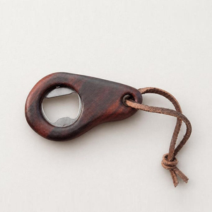 Décapsuleur en bois foncé avec insert métallique et cordon en cuir, idéal pour les fêtes à la plage, les bars, les cuisines et les mariages - Product Image 1