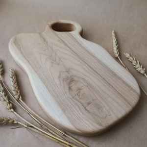 Planche à découper en bois massif de noyer de qualité supérieure, planche à découper en bois massif sur mesure, planche à servir avec rainures pour le jus - Product Image 6