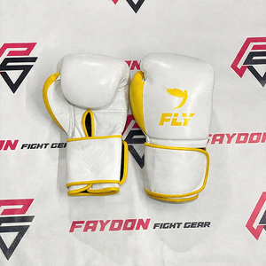 Gants de boxe Fly Muay Thai en cuir de vachette véritable faits à la main avec attaches auto-agrippantes, poignées respirantes et anti-humidité pour le sparring - Product Image 2