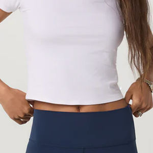 Camiseta elegante de color sólido para mujer, estilo minimalista informal, para compradores mayoristas, servicio OEM, diseño a precio económico. - Product Image 4