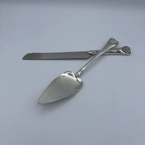 มีดตัดเค้กโลหะตกแต่งสำหรับงานฉลองวันครบรอบแต่งงาน วันเกิด และงานหมั้น - Product Image 1