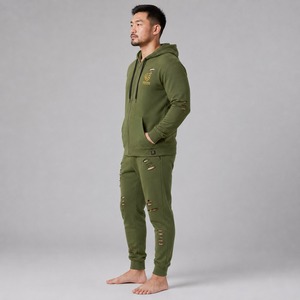 Survêtement décontracté conçu avec un tissu respirant, une coupe confortable et une mobilité flexible pour un style de vie décontracté et actif. - Product Image 3