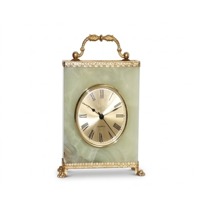 Horloge murale circulaire en onyx vert avec mouvement à quartz et sonnerie horaire, style antique, design européen, décoration de Noël disponible en différentes versions - Product Image 1