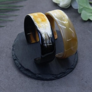 Pulsera de Cuerno de Búfalo Tallada a Mano, Ecológica, Acabado Liso, Modelo Fs467 de Uttar Pradesh, Venta al Por Mayor - Product Image 2