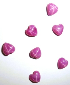 Rubí Estrella Corazón 5x5 mm 0.5 Quilates, Cabujón Opaco Pulido Creado en Laboratorio con Efecto de Estrella de 6 Puntas para Joyería - Product Image 4