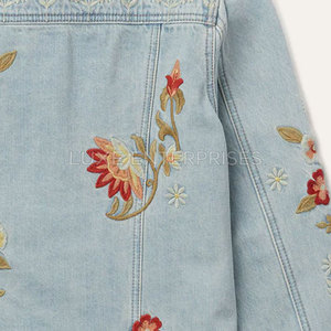 แจ็คเก็ตยีนส์คุณภาพสูงสำหรับผู้ชาย ราคาดีที่สุด MOQ ต่ำ ผ้าฝ้าย 100% สกรีนโลโก้ด้านหน้า รับผลิตตามสั่ง ขายส่ง - Product Image 6